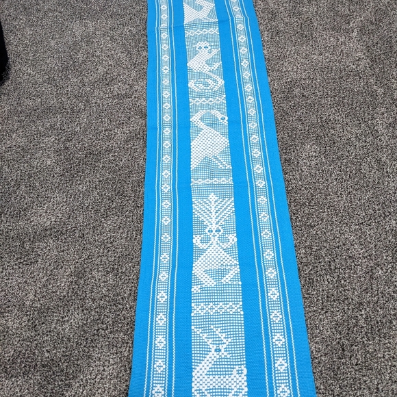 Table runner - Picture 1 of 2